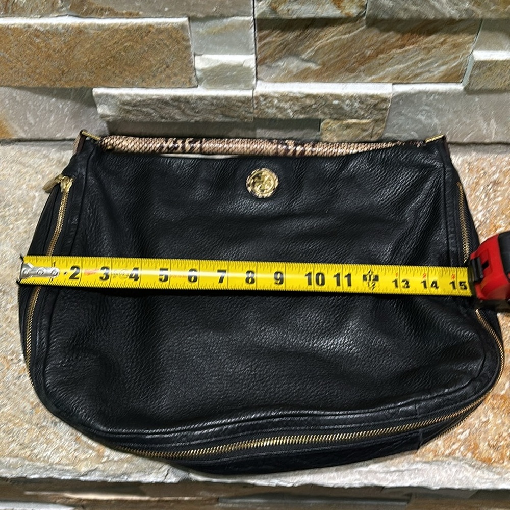 Like new Tory Burch, black pebbles leather shoulder bag- with snake skin handle - Picture 9 of 13